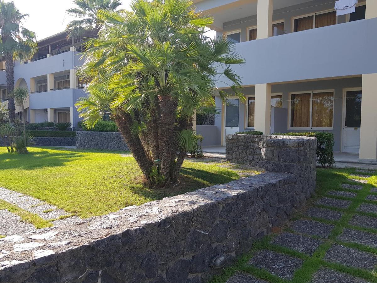 Asteraki Aparthotel Гоувия Экстерьер фото