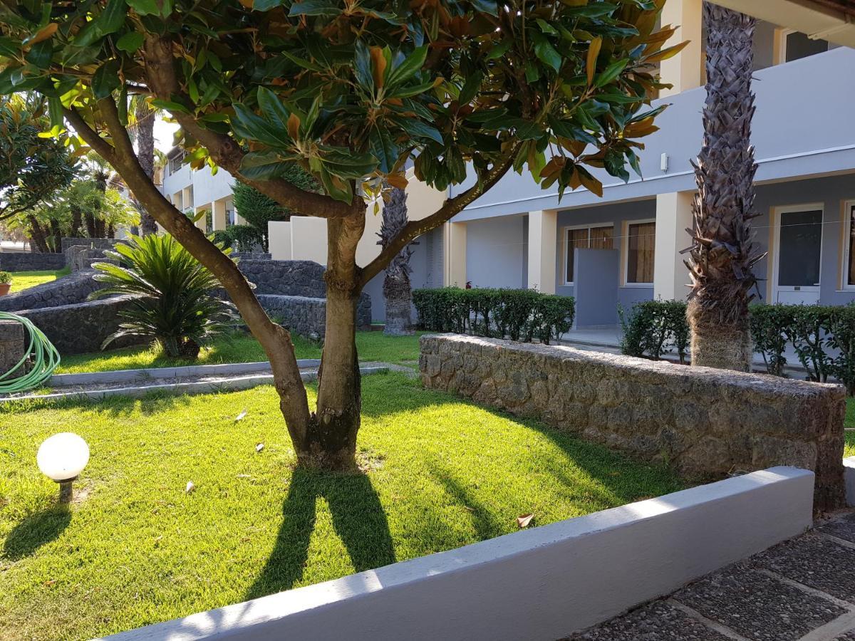 Asteraki Aparthotel Гоувия Экстерьер фото