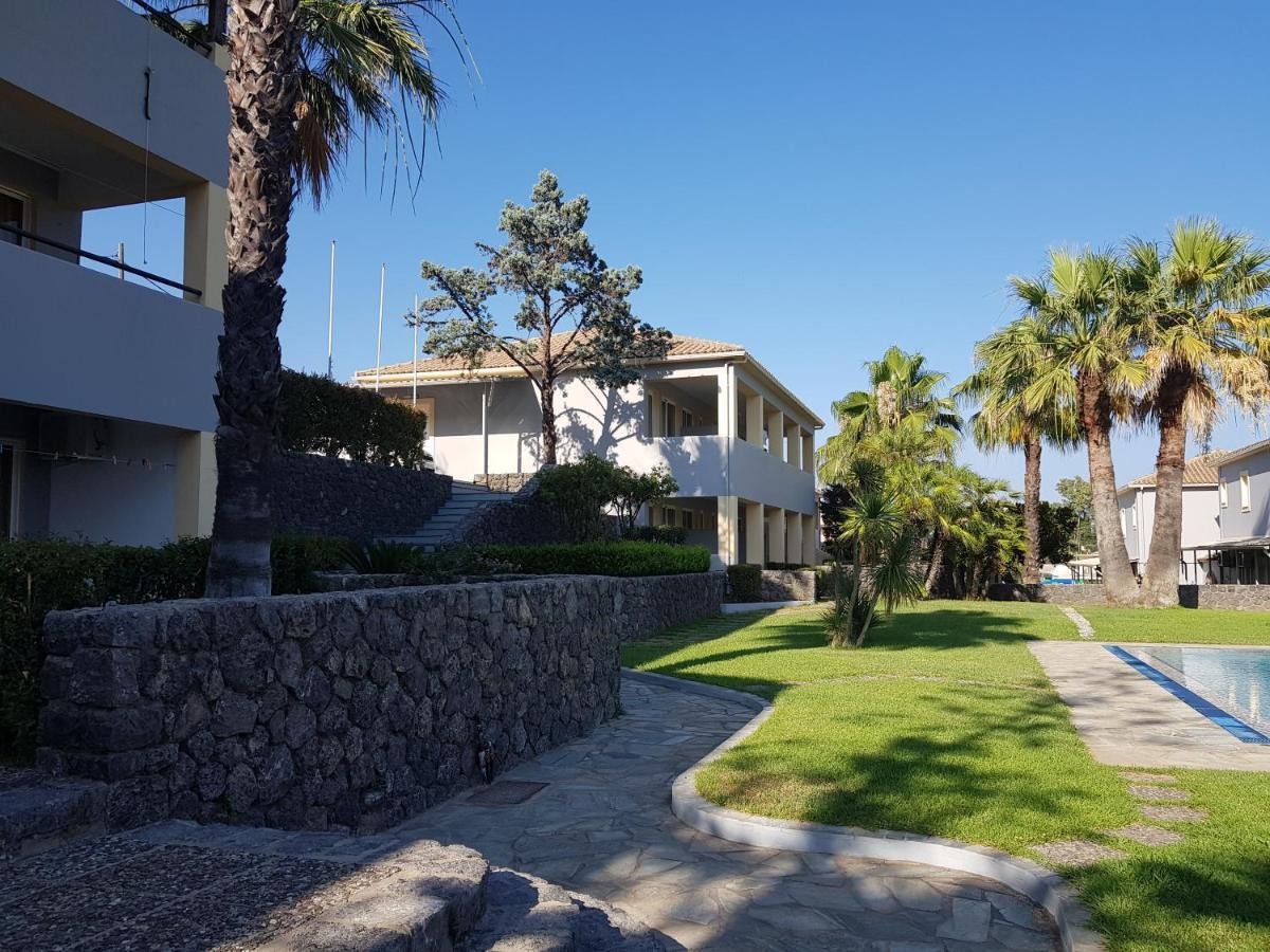 Asteraki Aparthotel Гоувия Экстерьер фото